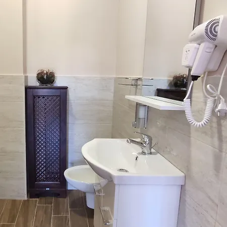 فندق مبيت وإفطار Gioiarooms 3*